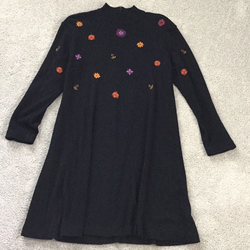 VINTAGE EMBROIDERED WOOL BLEND DRESS* SIZE M* BLACK
